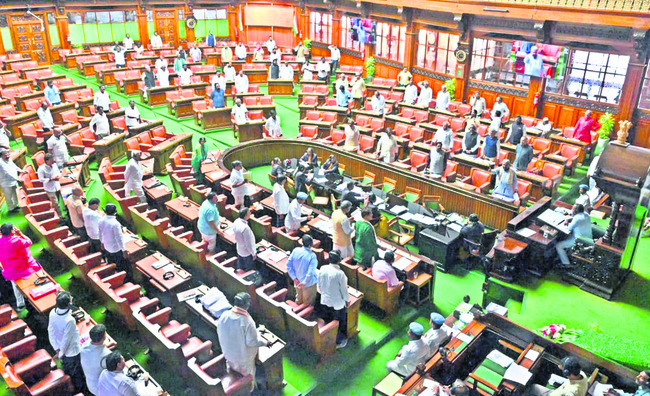 అబ్కారీశాఖలో అవినీతి పొంగు 1