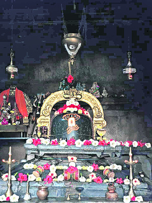 కోటగుళ్లలో ప్రత్యేక పూజలు
3