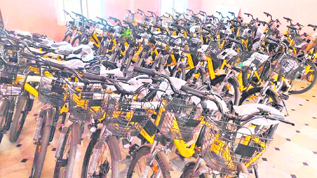 సొమ్మొకరిది.. సోకొకరిది 
1