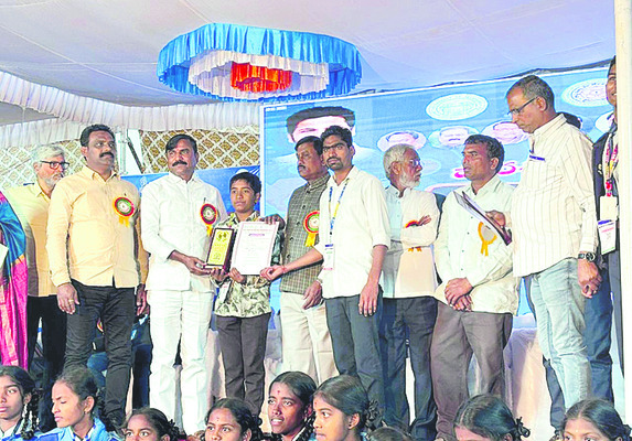 ప్రతిభ పరీక్షకు విద్యార్థిని ఎంపిక1