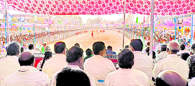 హోరాహోరీగా ఎడ్ల బలప్రదర్శన పోటీలు 1