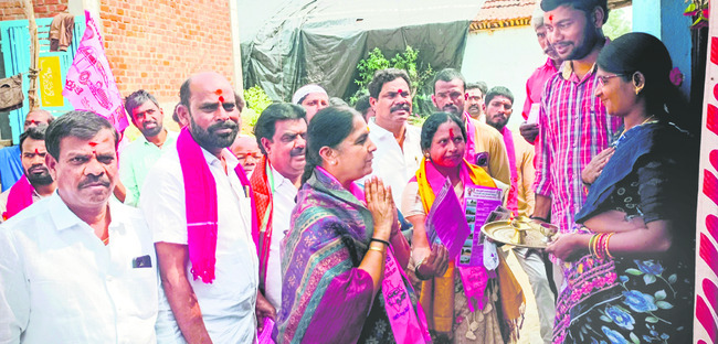 కాంగ్రెస్‌కు బుద్ధి చెప్పండి 
3