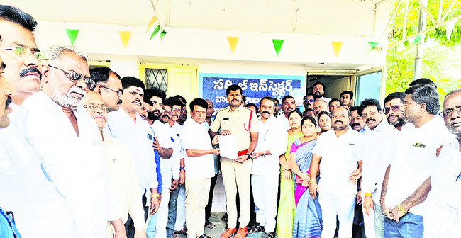 క్రిమినల్‌ కేసులు నమోదు చేయాలి 2