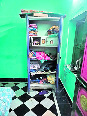 ఆర్టీసీ బస్సు కింద పడి  వ్యక్తి మృతి 2