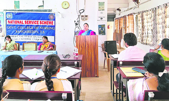 తొలి దశలో గుర్తిస్తే క్యాన్సర్‌ నయం
1