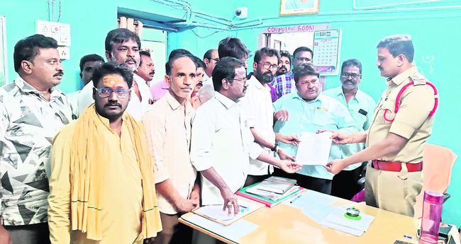 క్రిమినల్‌ కేసులు నమోదు చేయాలి 4