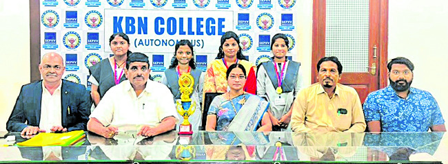 రీ సర్వే పనుల పరిశీలన
1