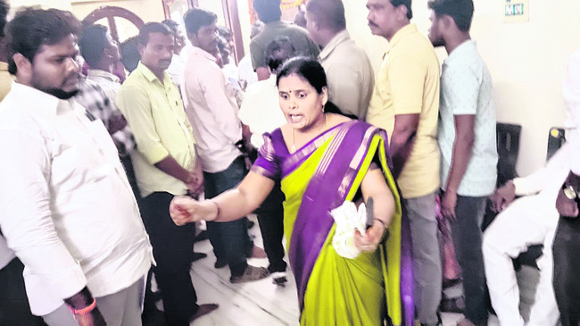 కాంగ్రెస్‌లో టికెట్ల లొల్లి! 1