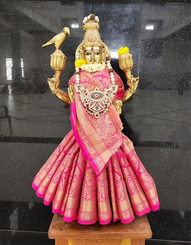 Sri Vasavi kanyaka parameswari temple Penugonda10