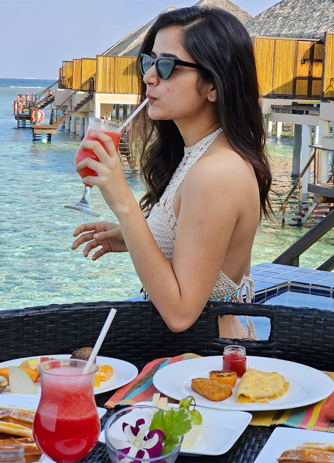 Tollywood Actress Ashika Ranganath Food Stories HD Pics14