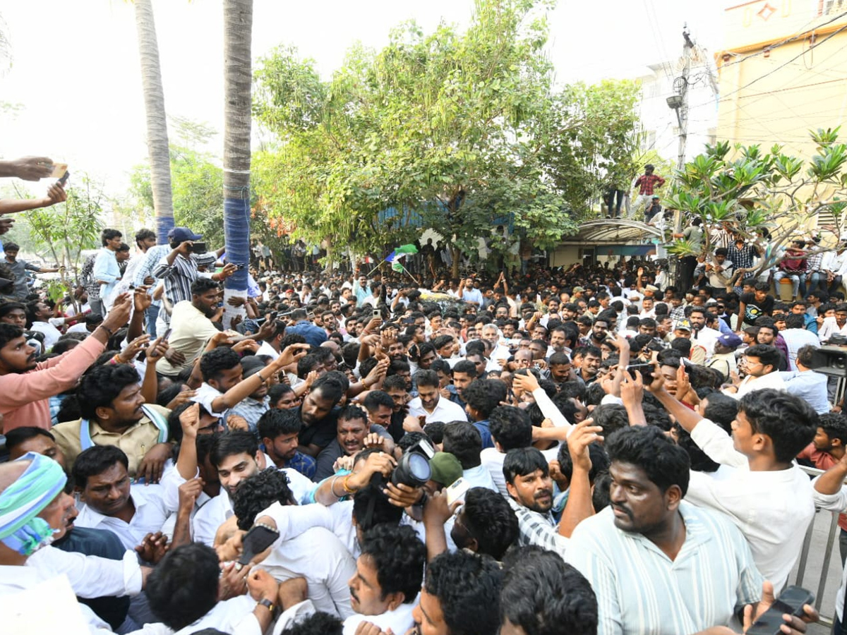 YS Jagan Visit Ambati Rambabu House PHotos12