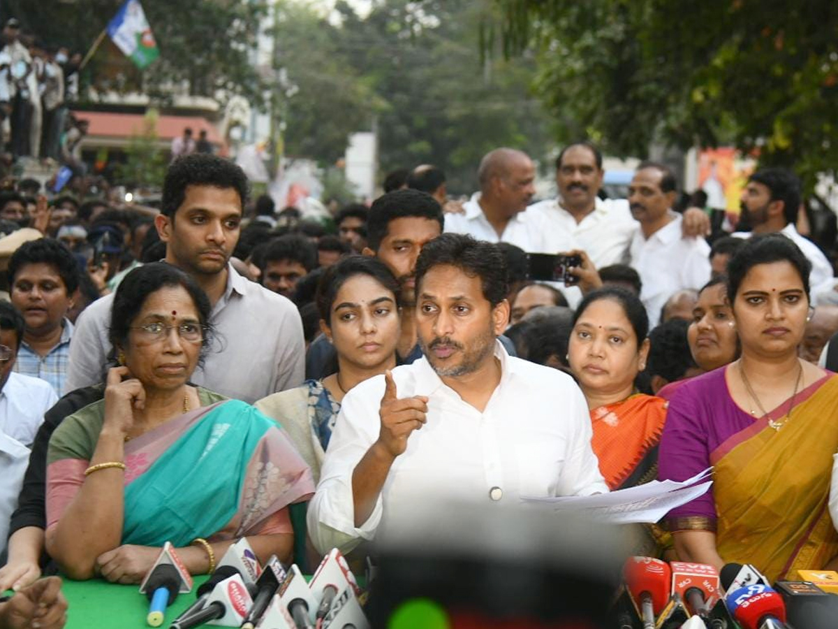 YS Jagan Visit Ambati Rambabu House PHotos13