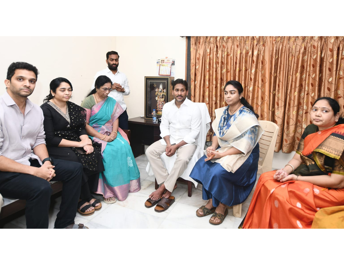 YS Jagan Visit Ambati Rambabu House PHotos1