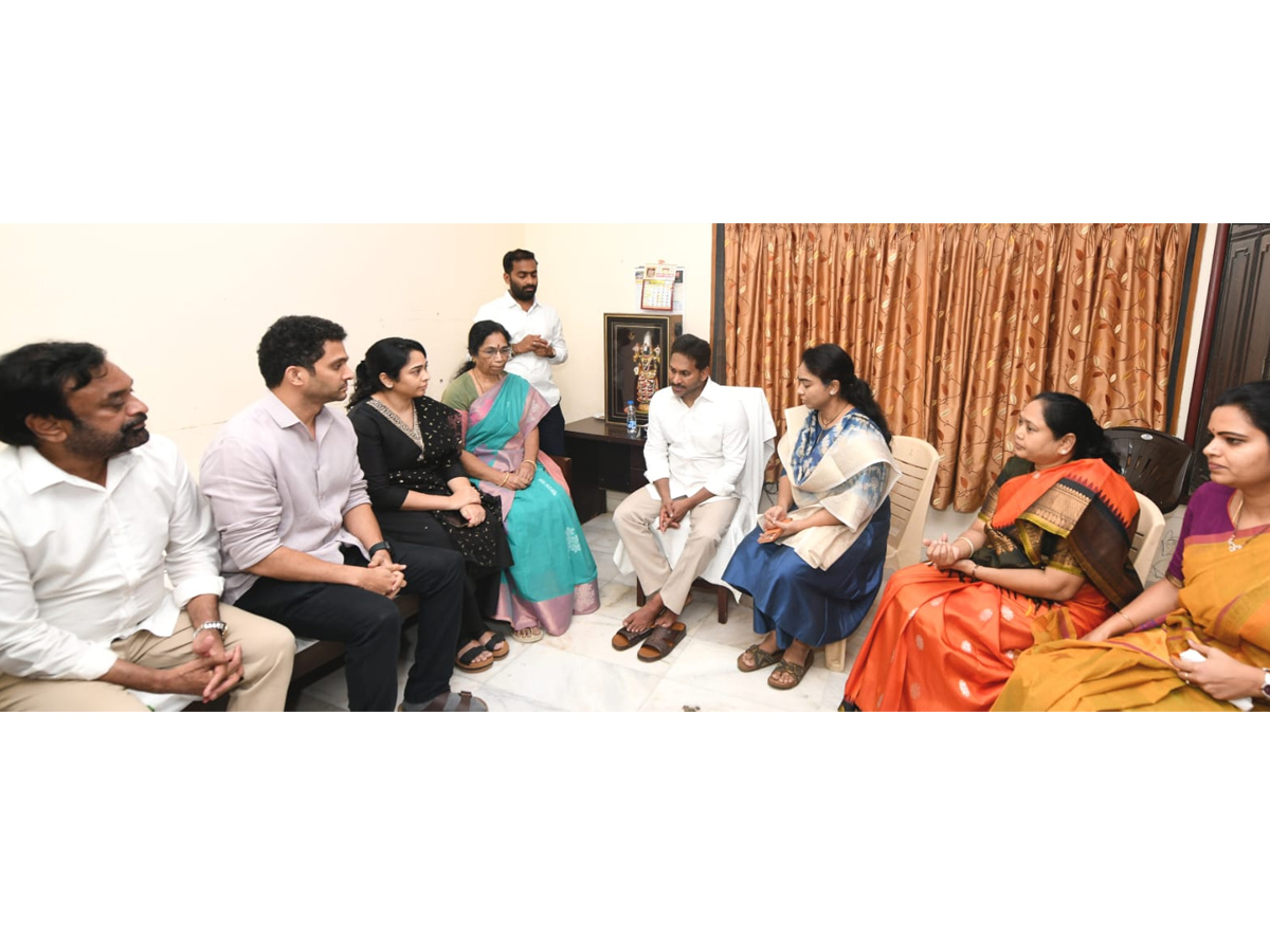 YS Jagan Visit Ambati Rambabu House PHotos2