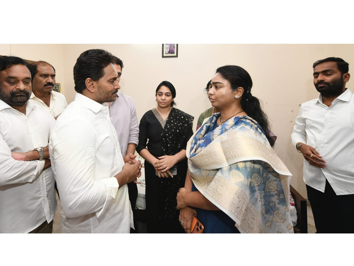 YS Jagan Visit Ambati Rambabu House PHotos4