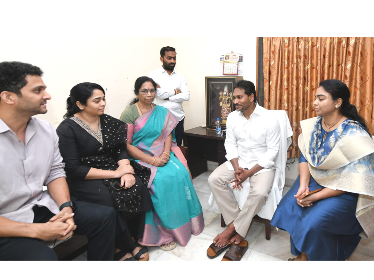 YS Jagan Visit Ambati Rambabu House PHotos7