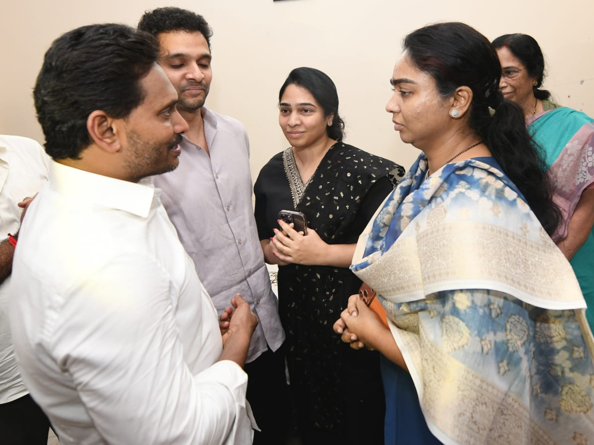 YS Jagan Visit Ambati Rambabu House PHotos8