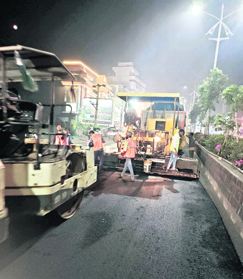 గతుకుల రోడ్డుకు అతుకులు..1