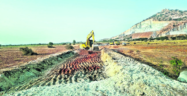 రోడ్డు నిర్మాణం వివాదాస్పదం 1