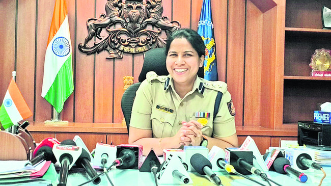 వీడిన వాసవీ స్వగృహ హోంనీడ్స్‌ మిస్టరీ1