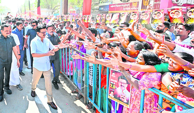 ఎవరికీ తల వంచం!1