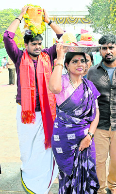 తల్లులకు తనివితీరా మొక్కులు3