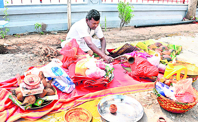 తల్లులకు తనివితీరా మొక్కులు2