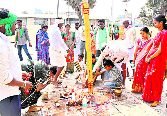 తల్లులకు తనివితీరా మొక్కులు1