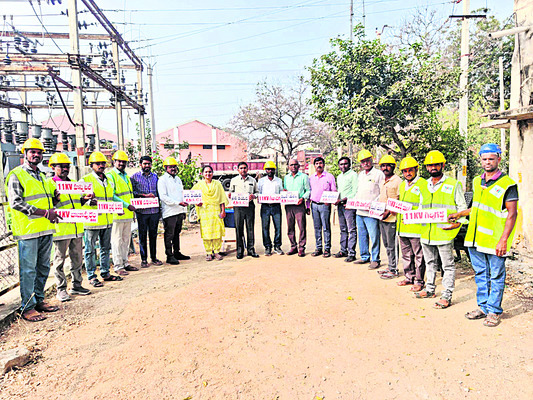 బుగులు వెంకన్నకు నాగాభరణాలు1