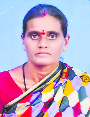 ఇటుకరాయి తలపై పడి మహిళ మృతి 1