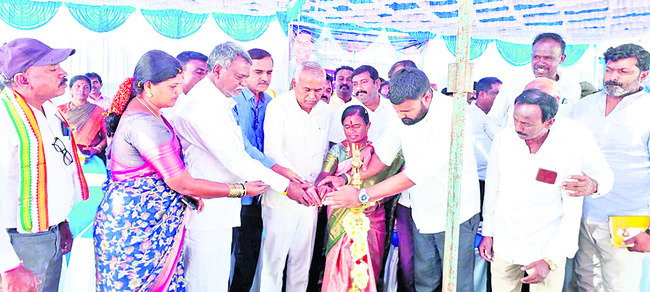 పోస్టర్‌ విడుదల 2