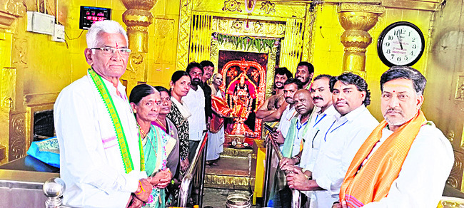 బుగులు వెంకన్నకు నాగాభరణాలు2