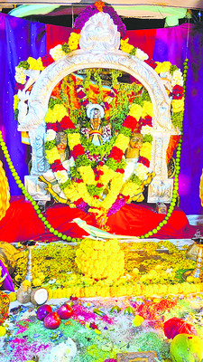 మహాదత్తునికి   విశేష పూజలు 
3