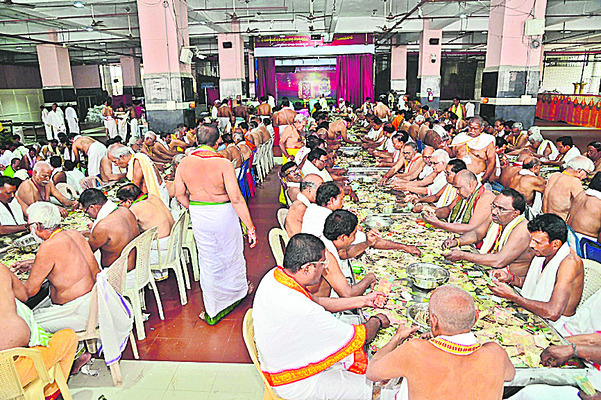 దుర్గమ్మ హుండీ ఆదాయం రూ. 2.91కోట్లు 1