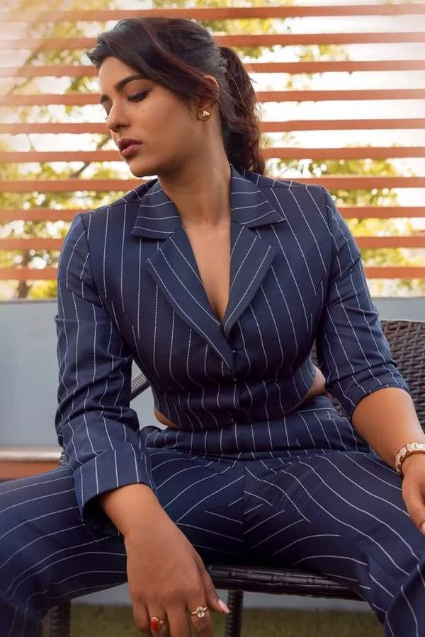 Actress Aishwarya Rajesh Beautiful Photos3