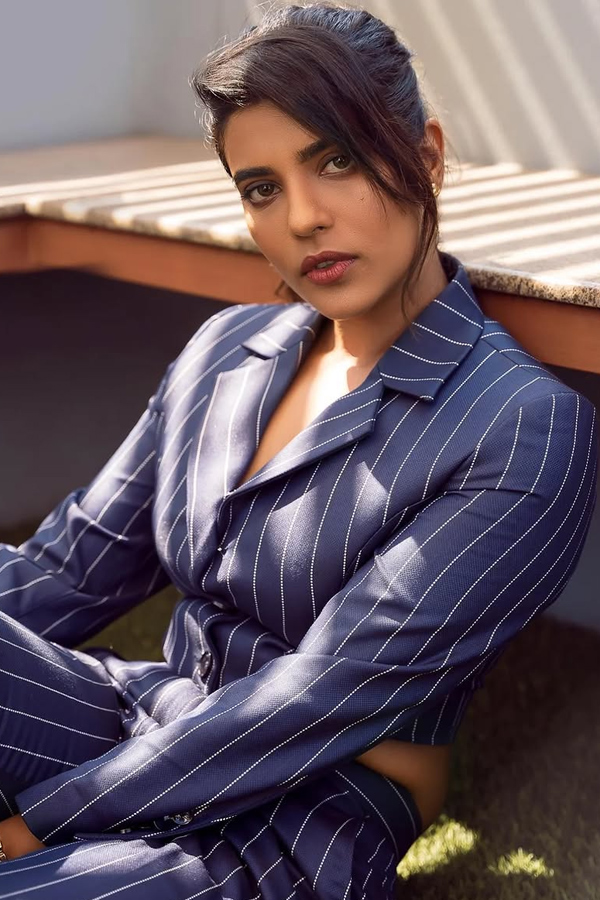 Actress Aishwarya Rajesh Beautiful Photos8