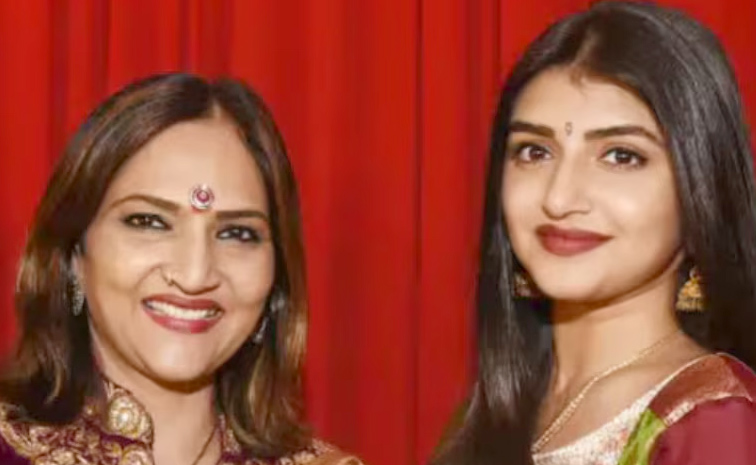 Actress Sreeleela wishing Her mother with cutest pics on Her Birthday PHotos20