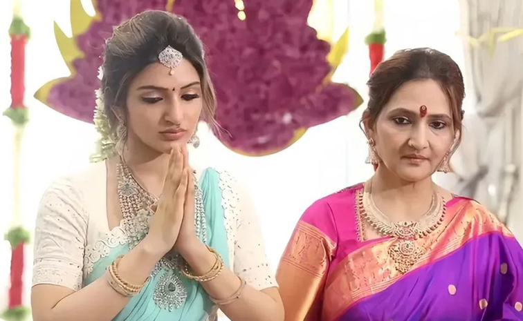 Actress Sreeleela wishing Her mother with cutest pics on Her Birthday PHotos8