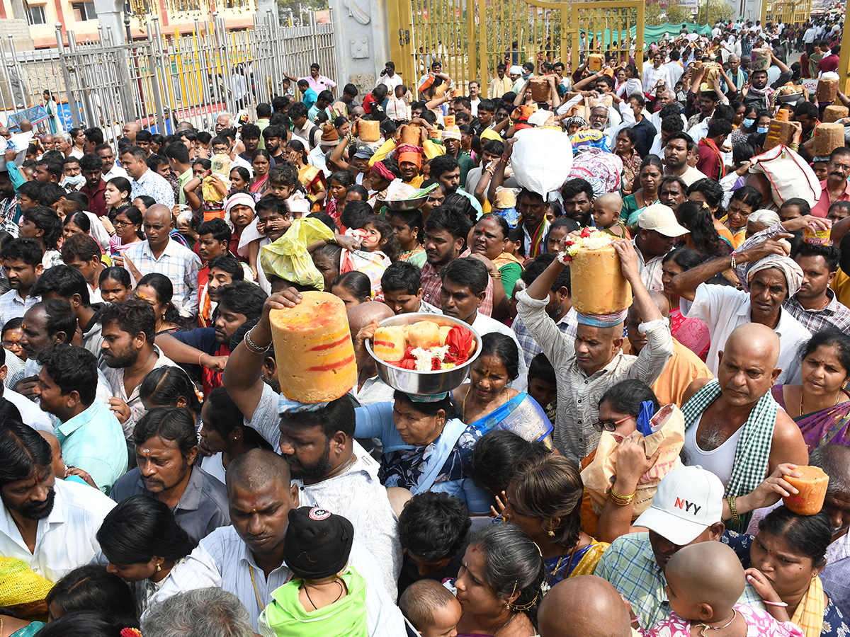 Devotional : Medaram Sammakka Sarakka Jatara 2026 HD Photos10