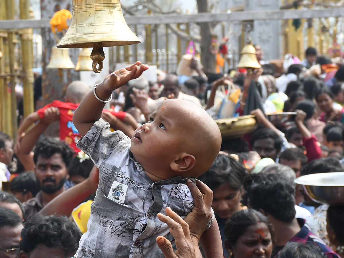 Devotional : Medaram Sammakka Sarakka Jatara 2026 HD Photos11