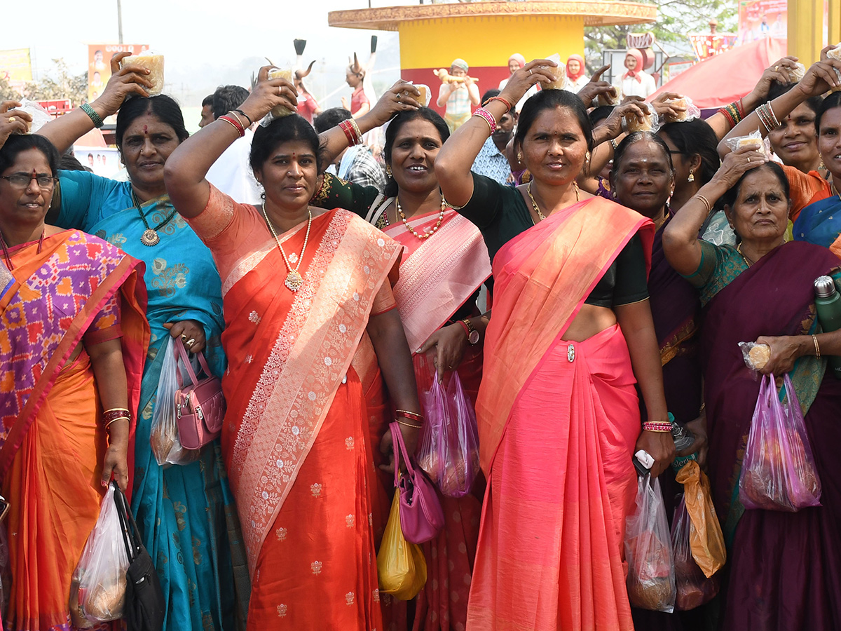 Devotional : Medaram Sammakka Sarakka Jatara 2026 HD Photos12