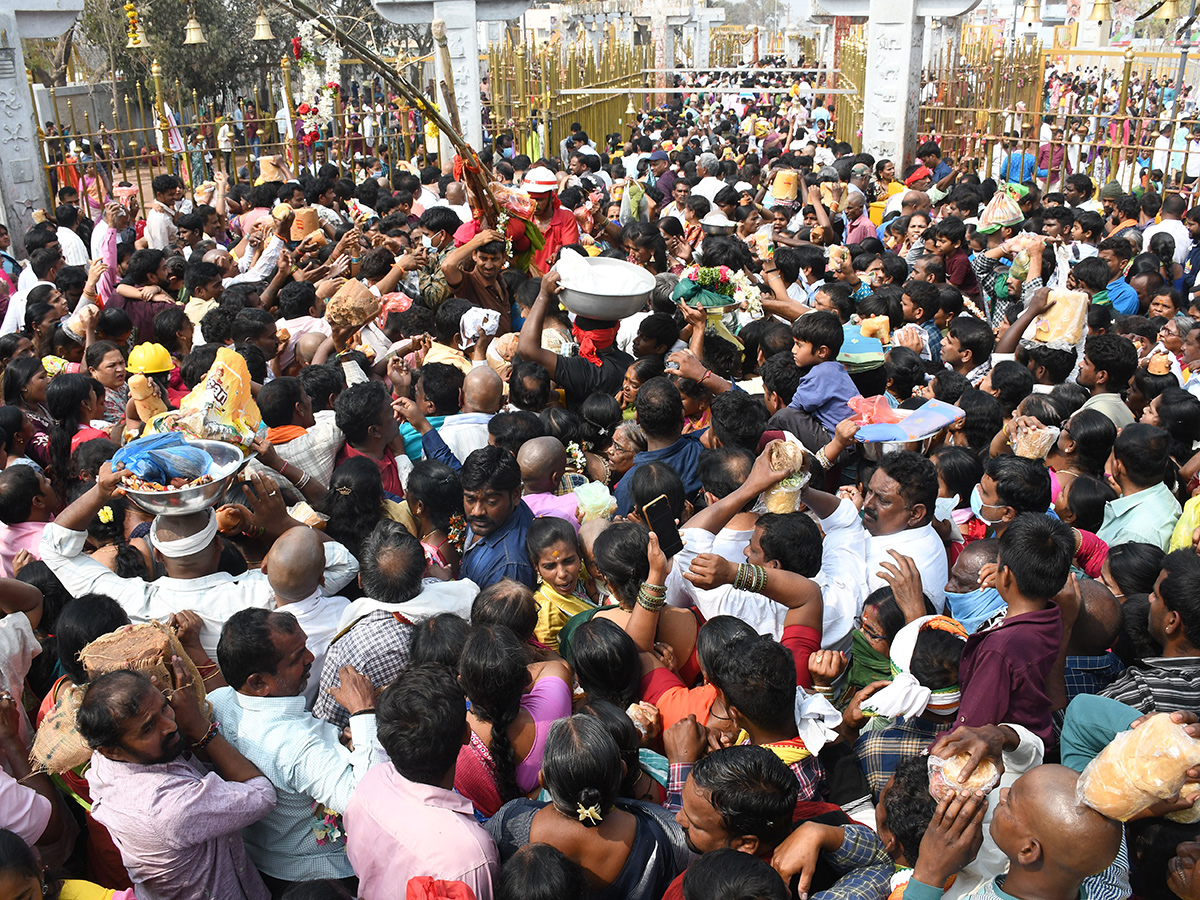 Devotional : Medaram Sammakka Sarakka Jatara 2026 HD Photos6