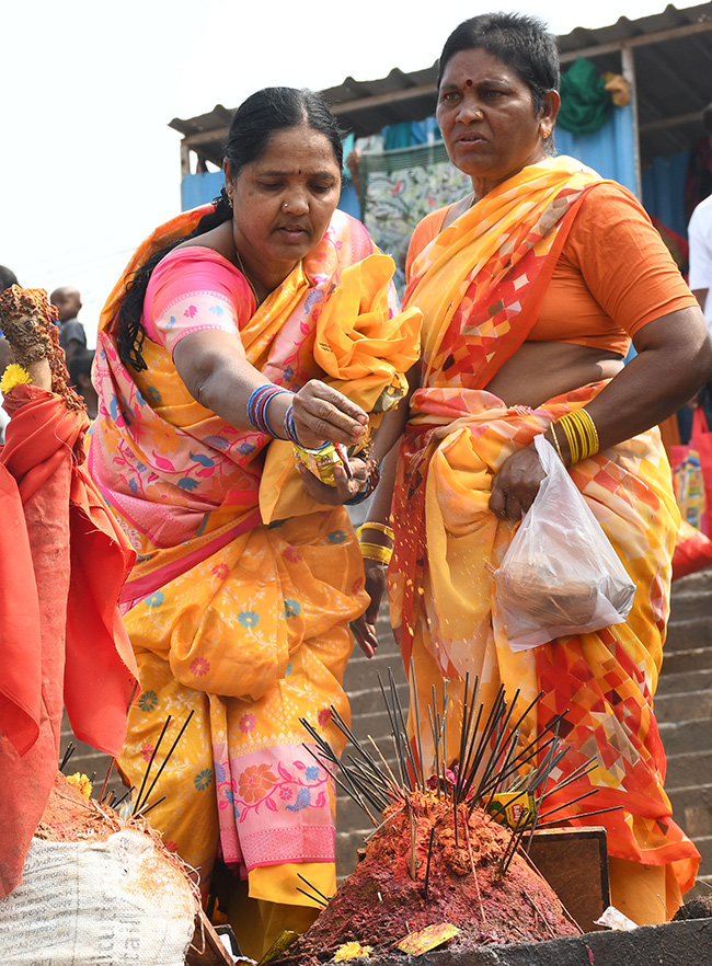 Devotional : Medaram Sammakka Sarakka Jatara 2026 HD Photos7