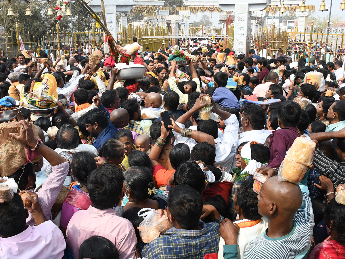 మేడారం : తల్లులకు తనివితీరా మొక్కులు (ఫొటోలు) | Devotional : Medaram ...