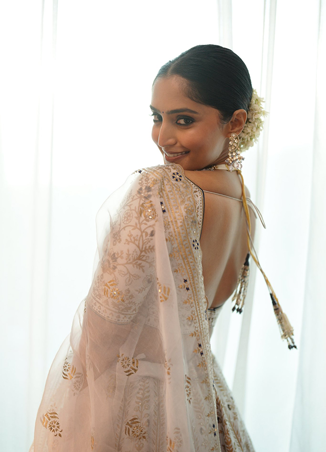 Tollywood Actress Reba Monica John HD Photos12