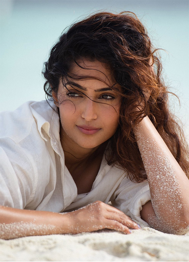 Tollywood Actress Reba Monica John HD Photos17