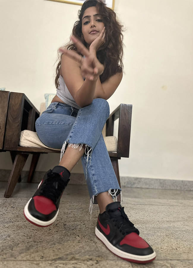 Tollywood Actress Reba Monica John HD Photos23