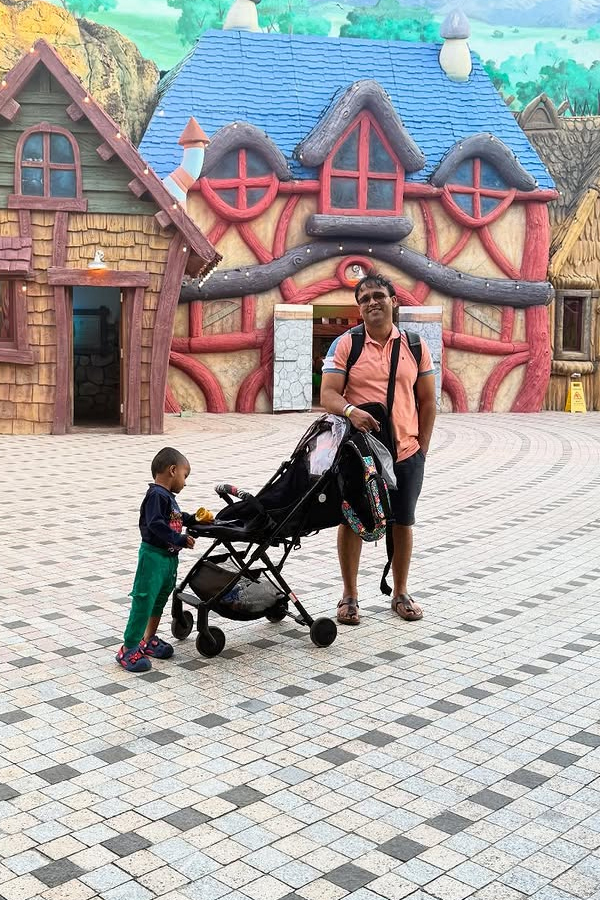 Tv Actress Lahari Enjoying At Wonder Park with family PHotos11