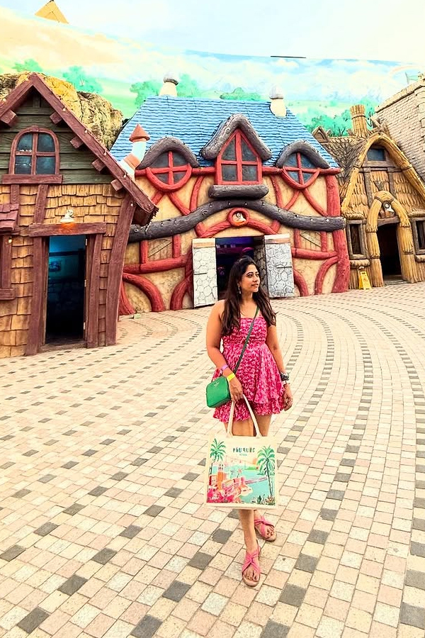 Tv Actress Lahari Enjoying At Wonder Park with family PHotos12