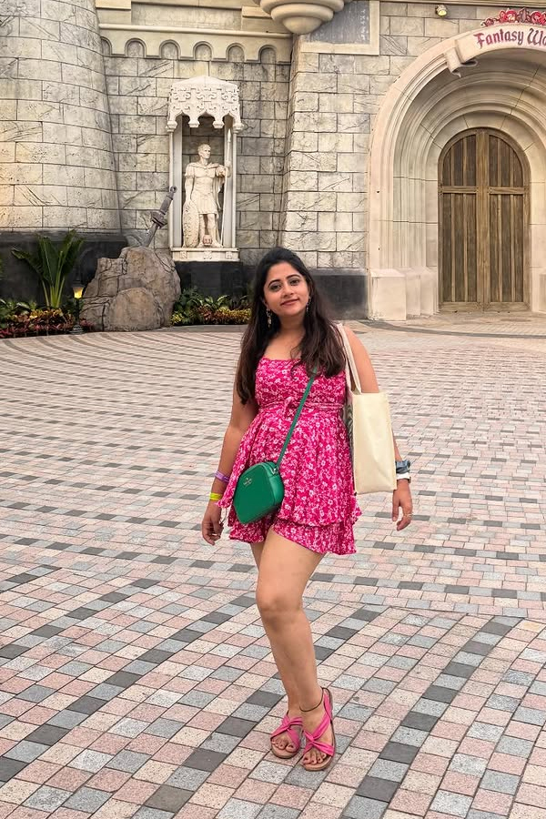 Tv Actress Lahari Enjoying At Wonder Park with family PHotos13